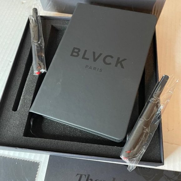 Blvck Notebook with 2 pens and cleaning cloth  New, Sealed Box - Picture 2 of 4